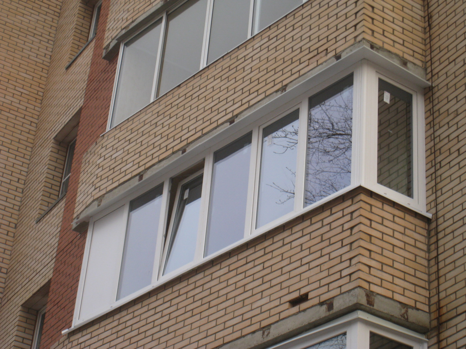 Примеры работ теплого остекления балконов и лоджий в москве.